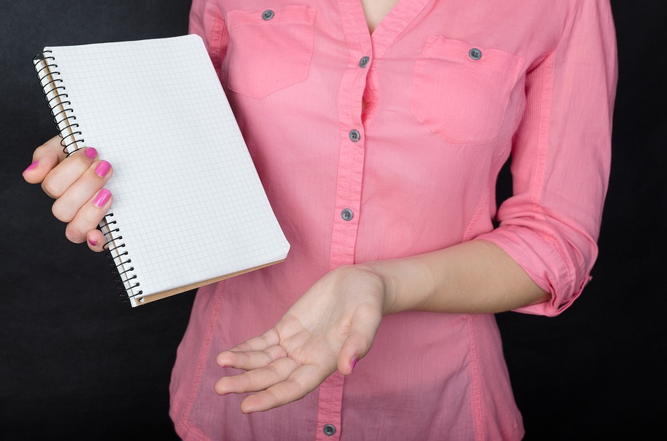 手のひらのほくろは良くない 場所別に意味を解説 ローリエプレス