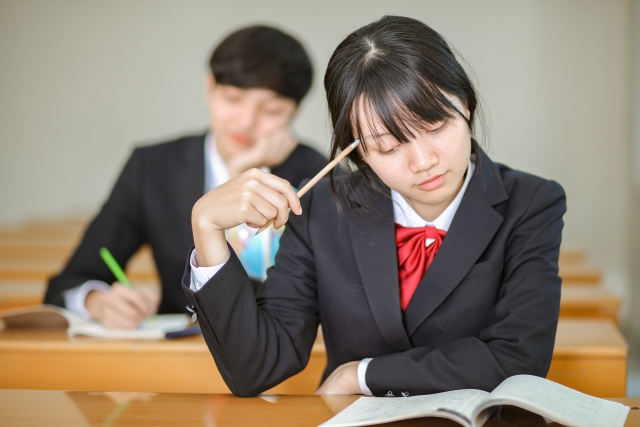 高校生男子が好きな人の前でする脈あり態度とは 両思いになる方法も ローリエプレス