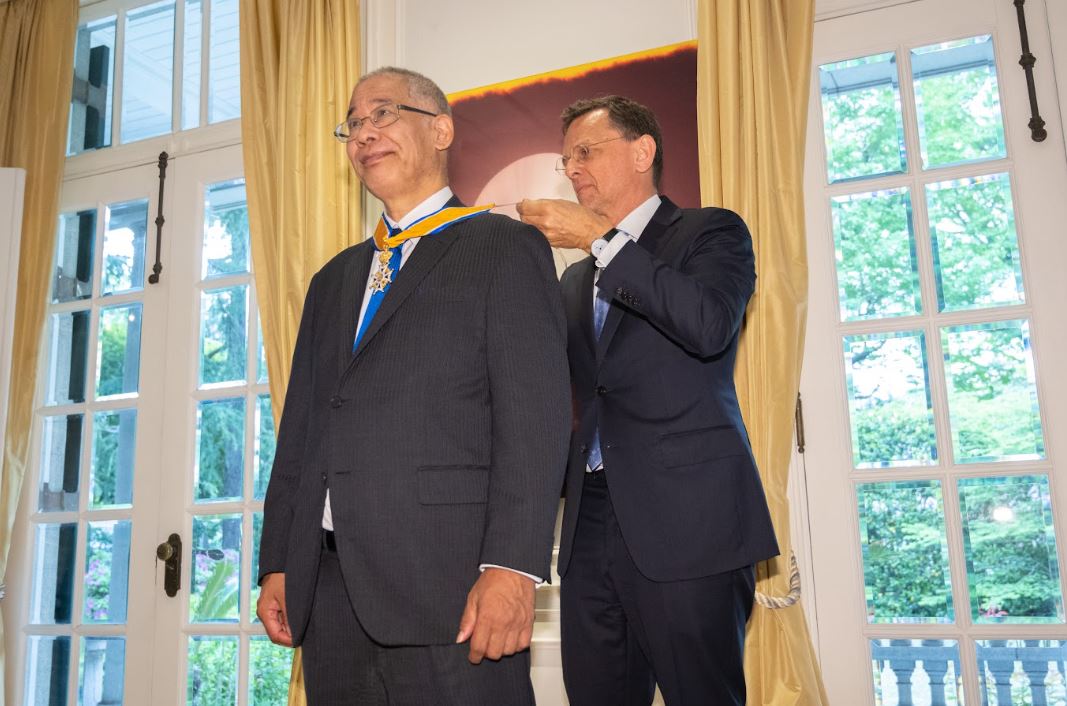 オランダ王国より「オラニエ=ナッサウ勲章司令官章」を国立大学法人