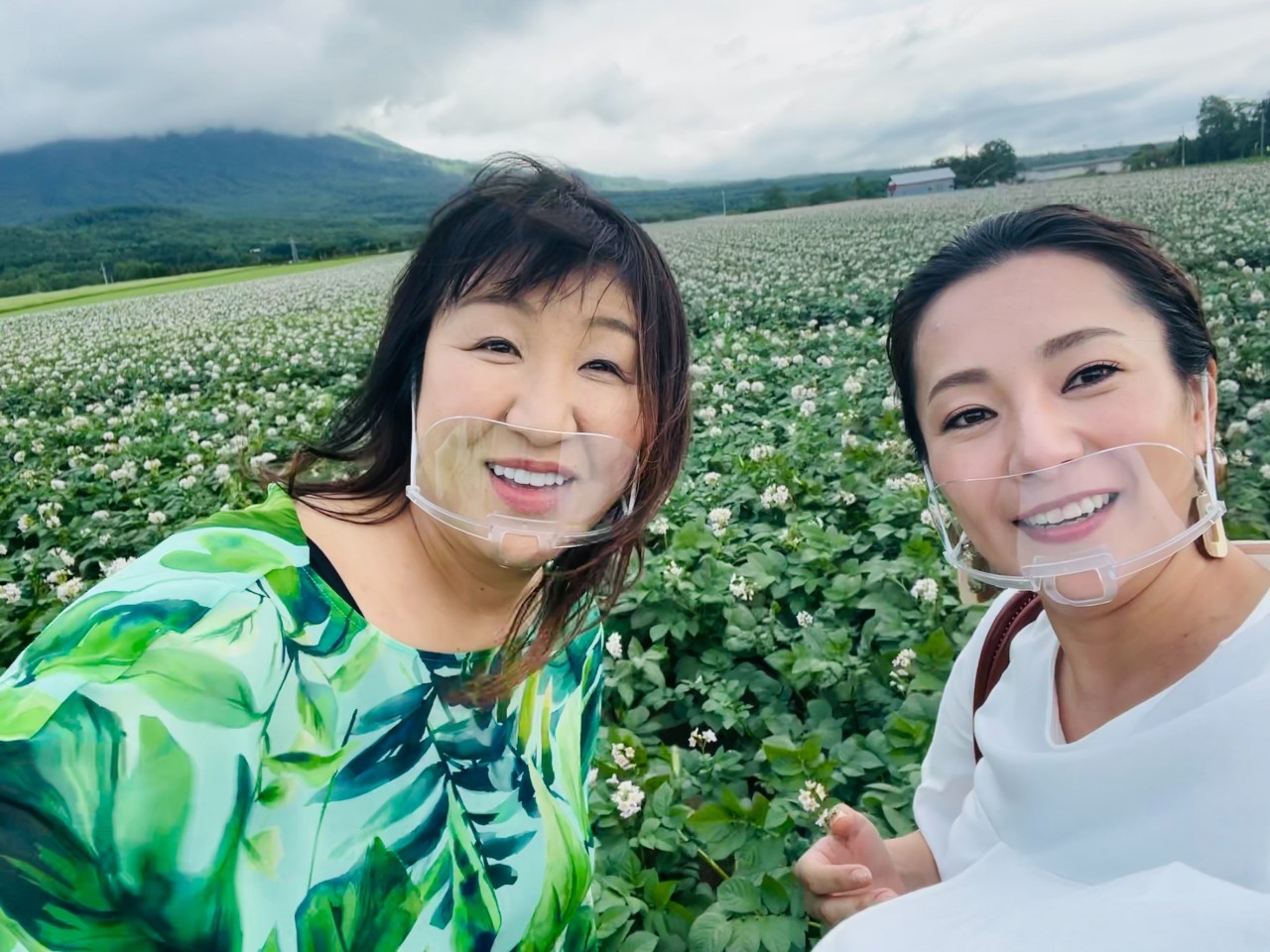 旅サラダ 北斗晶 三船美佳の仲良し２人が夏の北海道へ ニセコで一面に広がる絶景 畑 21年8月5日 エキサイトニュース