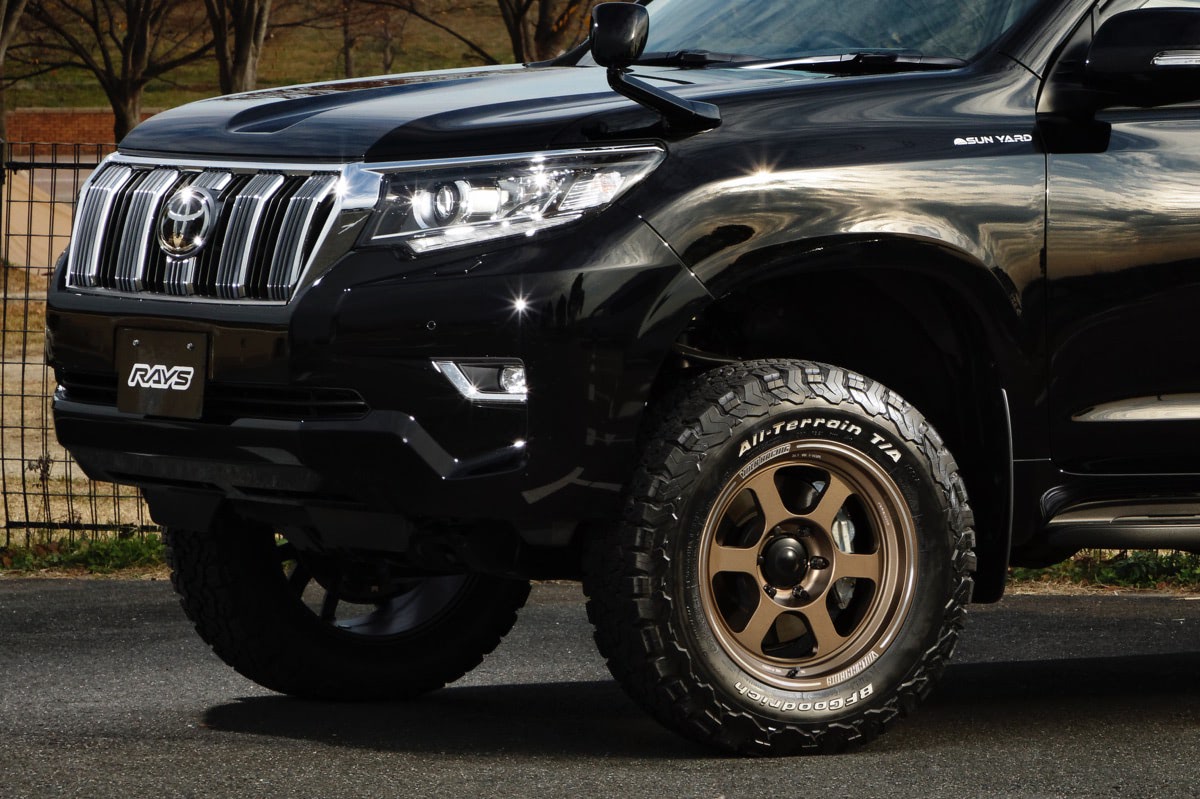 PRADOの足元を力強く支えるレース直系の4×4鍛造ホイール「VOLK RACING