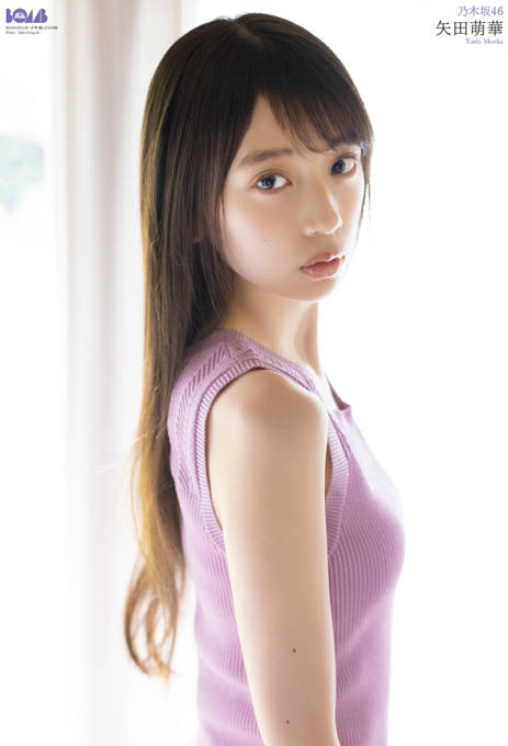 乃木坂46矢田萌華、すらり美腕が際立つノースリーブSHOT！“クリスマス