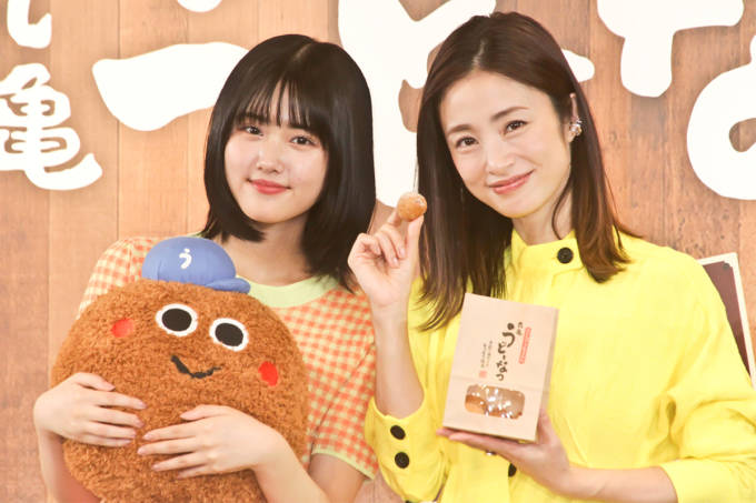 限定1 上戸彩　会報誌　10冊（バラ）と　ドレスカタログ　2冊　と　オマケセット 限定1 上戸彩 会報誌 10冊（バラ）と ドレスカタログ 2冊 と オマケ