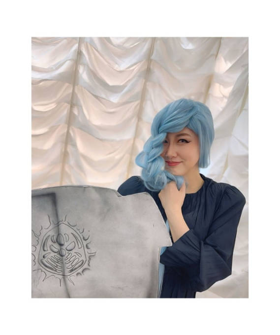 安めぐみ『呪術廻戦』“冥冥”に変身！カラコンとウィッグで雰囲気ガラリ