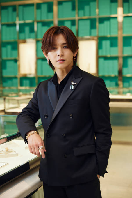 山田涼介、シックなセットアップ姿で点灯イベントに登場！“長年愛して