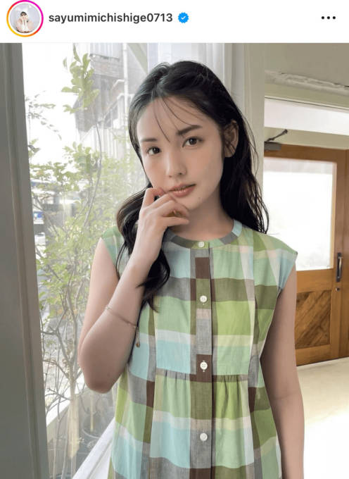 道重さゆみ、ほっそり美腕の爽やかワンピSHOTに反響「気品溢れる美しさ