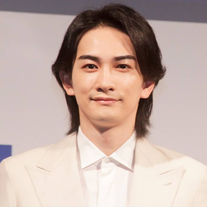 町田啓太、ギター演奏を披露した台北ファンミSHOTに「笑顔がステキ