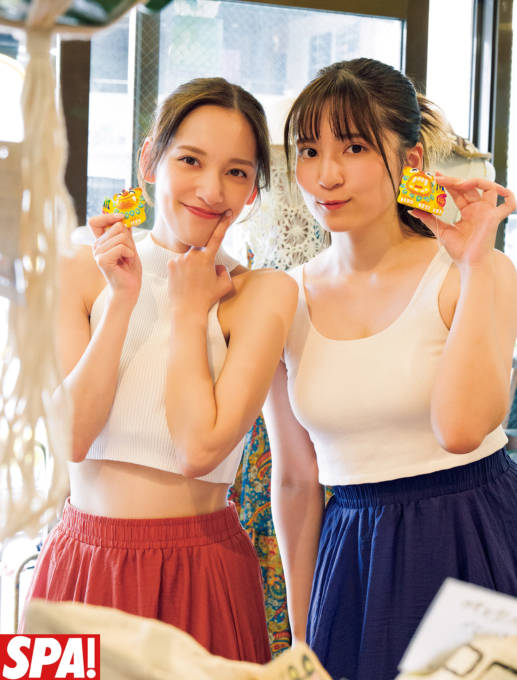 都丸紗也華＆都丸亜華梨、肌見せコーデでにっこり！“最強のグラビアシスターズ”が息の合ったポージング披露 - エキサイトニュース