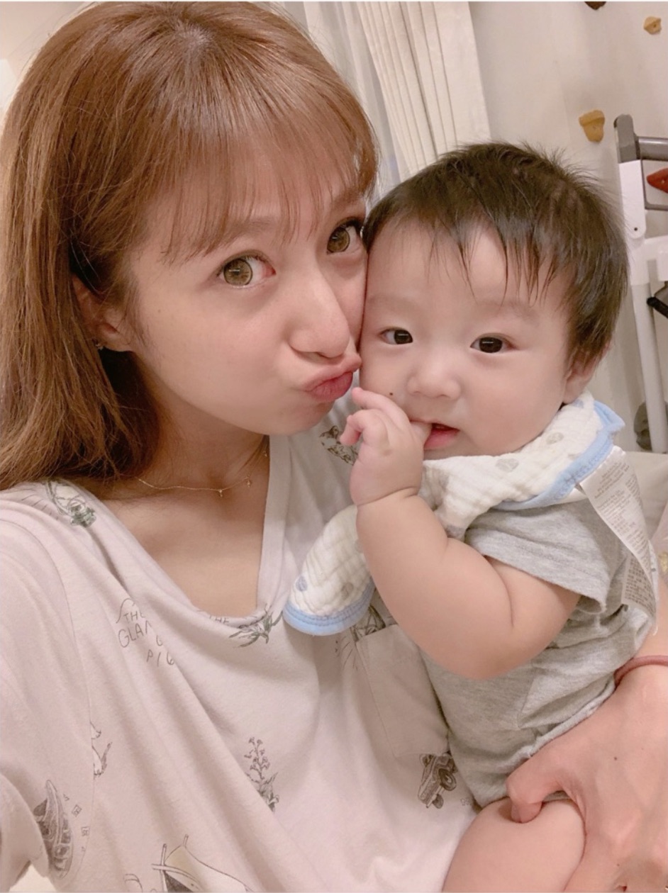 辻希美 自分で切ったぱっつん前髪ショット公開 切ったった 19年8月7日 エキサイトニュース