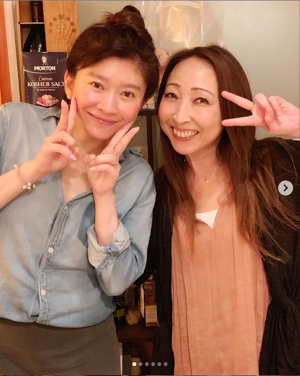 Trf Chiharu 篠原涼子との 小室ファミリー 2ショット公開で反響 お2人とも 綺麗 嬉しそう 19年8月30日 エキサイトニュース