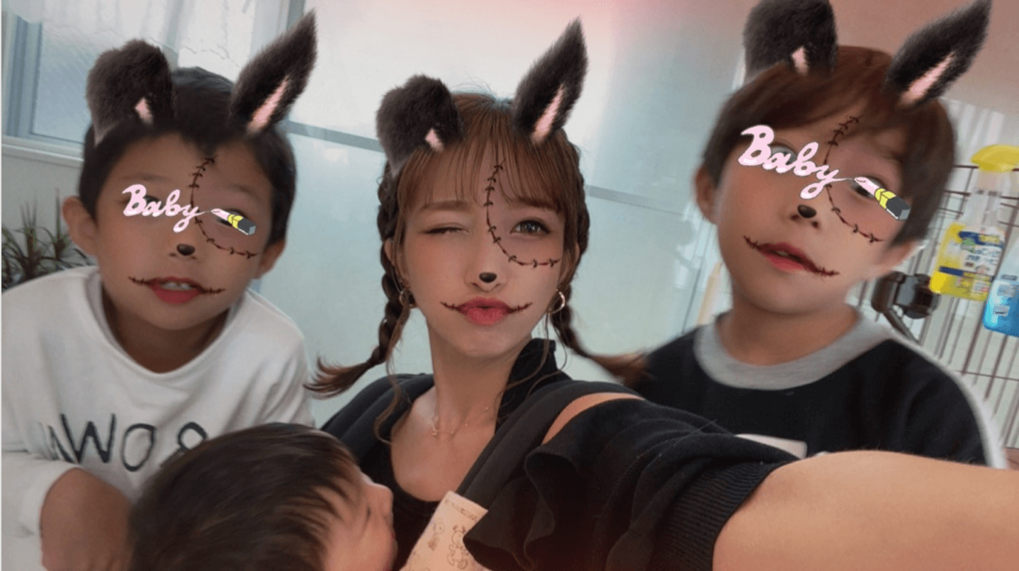 辻希美 三人の息子たちとのハロウィンメイク風ショット公開 今日は朝から 19年10月27日 エキサイトニュース