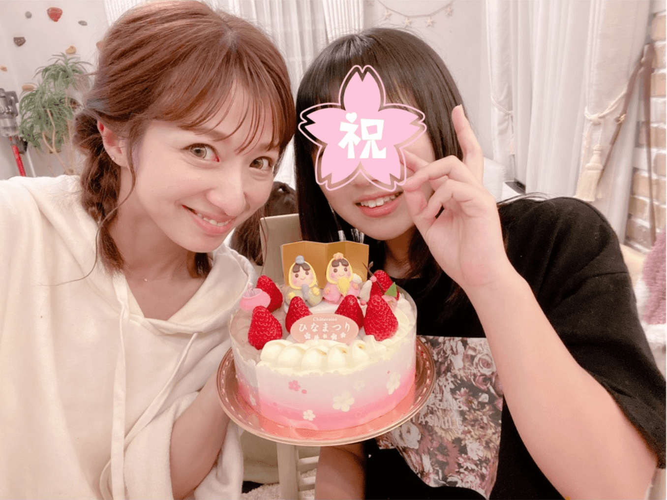 辻希美 中学生になる長女とひな祭りケーキ囲んだ2shot公開 これからもスクスク成長して 年3月4日 エキサイトニュース