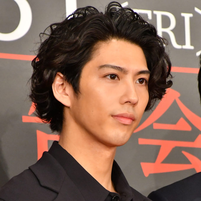 賀来賢人 内緒 にされていた山本舞香とのキスシーン振り返る びっくりしすぎて 年3月19日 エキサイトニュース