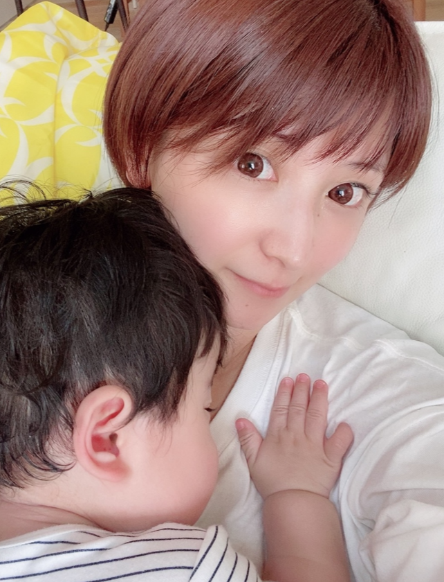 矢口真里 息子の 抱っこshot 公開 息子の生後10ヶ月を報告 成長って凄い 年6月10日 エキサイトニュース