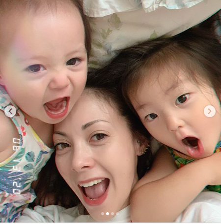 土屋アンナ 娘と3人で顔を寄せ合った 自撮り遊びshot 公開に 三姉妹みたい めっちゃ可愛い 年6月14日 エキサイトニュース