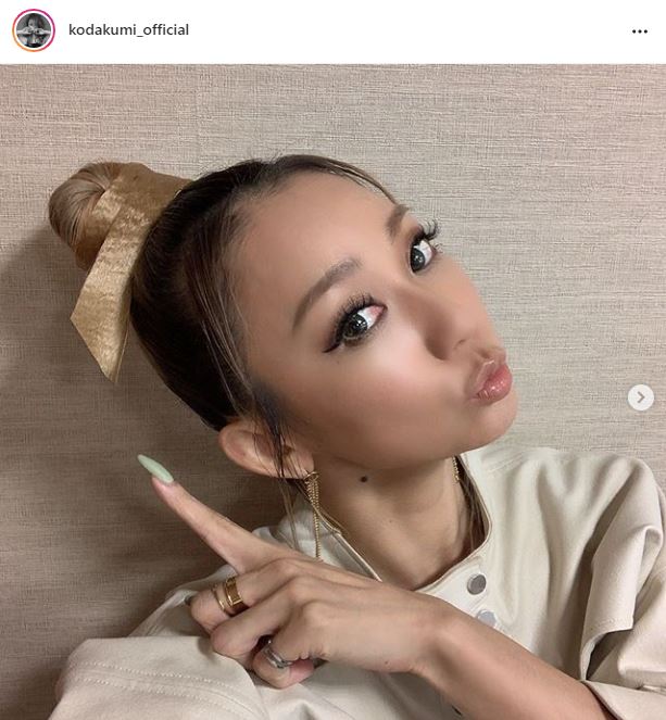 倖田來未 おすまし顔のお団子ヘア ツヤリップshotに 可愛すぎる問題 理想の輪郭 の声 年8月5日 エキサイトニュース