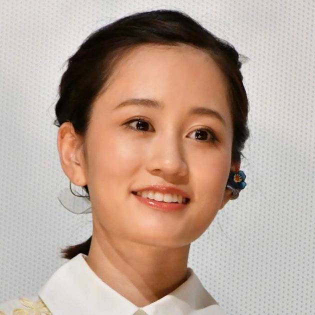 幸せそう」前田敦子、チョコレートブーケを抱えた笑顔SHOTに反響「天使すぎます」「眩しい」 (2021年6月1日) - エキサイトニュース