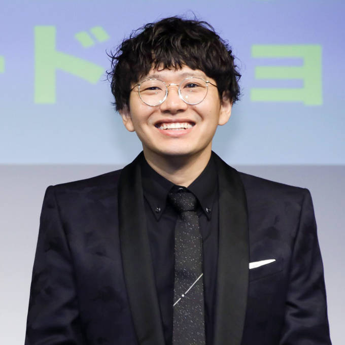 ミキ亜生 新田真剣佑 黒木華ら イチケイのカラス メンバーと2shotに反響 顔の大きさ違い過ぎ 最高 21年6月16日 エキサイトニュース