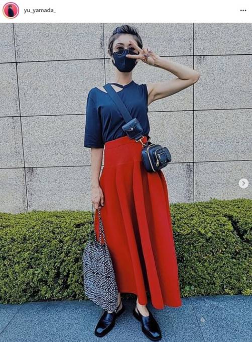 細い 素敵 山田優 ふんわりスカートのピースshotに反響 綺麗やし カッコエー 21年7月26日 エキサイトニュース