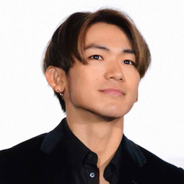 爆イケ Naoto 黒スーツshotに反響 可愛い カッコいいの大渋滞 21年9月日 エキサイトニュース