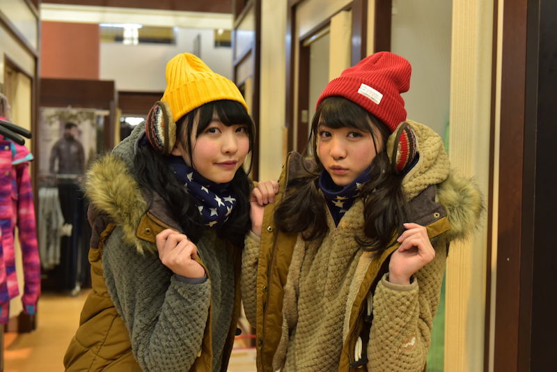 まこみな まこ 東京女子流 新井ひとみで踊ってみた 双子ダンス が かわいすぎてしんどい と話題に 16年12月21日 エキサイトニュース