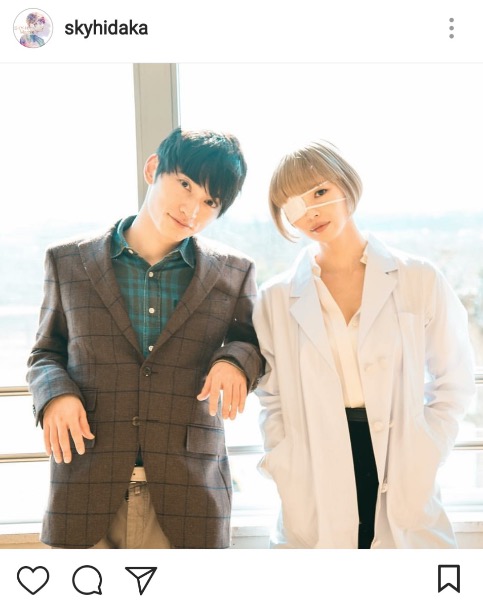 SKY-HI(AAA日高光啓)、眼帯＆女性教師姿の最上もがとの2ショット公開し