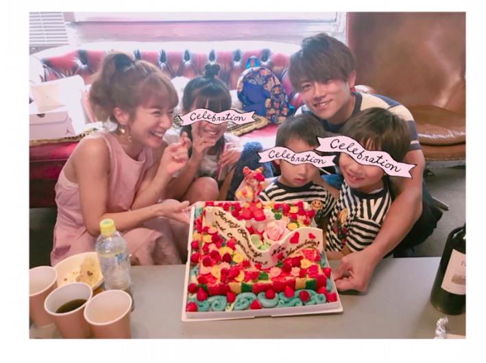 辻希美 31歳の誕生祝いで ミニモニ ケーキ 囲んだ家族5人の仲良しショット公開 18年6月17日 エキサイトニュース