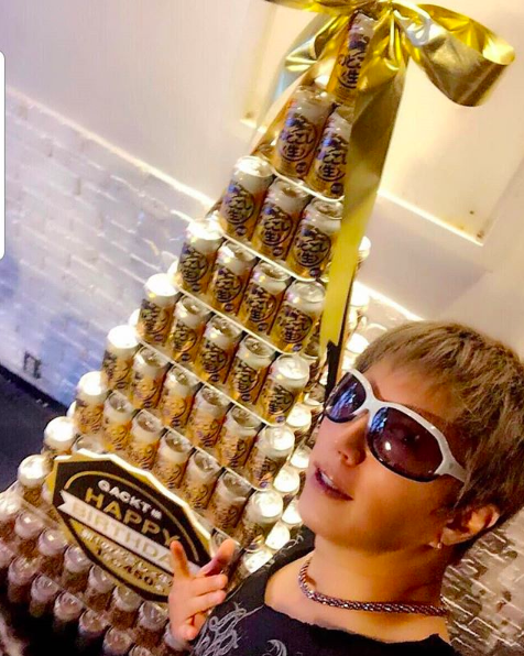 Dj Koo Gacktのビールタワー写真公開し 誕生日おめでとう 18年7月5日 エキサイトニュース