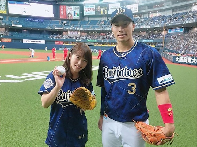 川栄李奈 ユニフォーム姿でオリックス安達選手との写真公開 可愛いツーショット 18年7月17日 エキサイトニュース