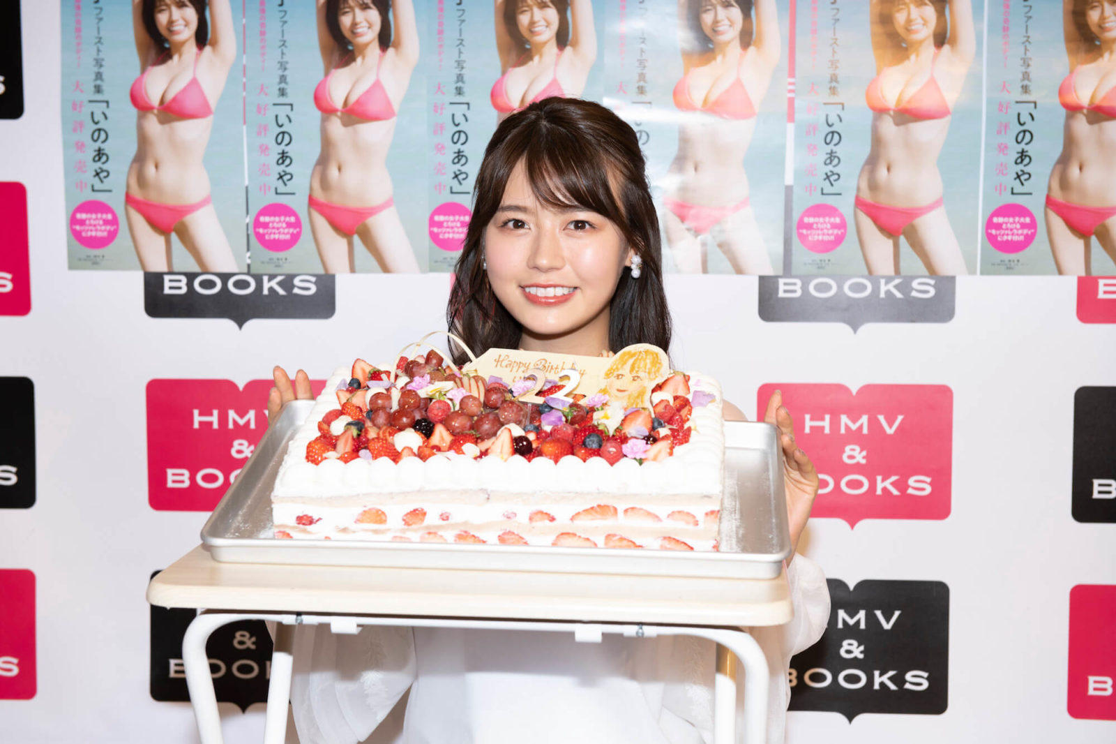 井口綾子 1st写真集 いのあや 発売記念イベントでサプライズ モッツアレラチーズケーキで誕生日を祝福 19年3月25日 エキサイトニュース