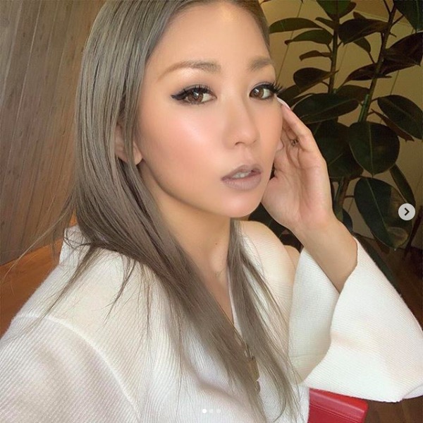 倖田來未 倖田來未の場合 母の場合 のメイクをそれぞれ公開し反響 強めもナチュラルも可愛い 19年6月5日 エキサイトニュース