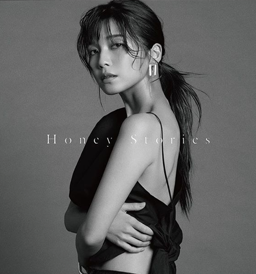 AAA宇野実彩子、美背中披露のジャケ写公開で「肌も背中も全部が美しい