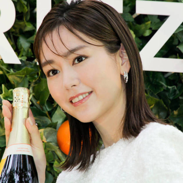 スタイルよくて天才 桐谷美玲 ほっそり美脚の際立つミニ丈ボトムスshotに反響 世界一美しい 22年10月12日 エキサイトニュース