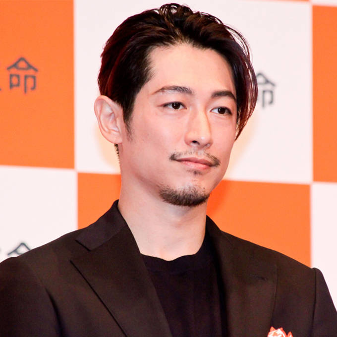 ディーン・フジオカ、クールな表情を見せた歌唱SHOTに反響「素敵過ぎます」「優勝です」 - エキサイトニュース