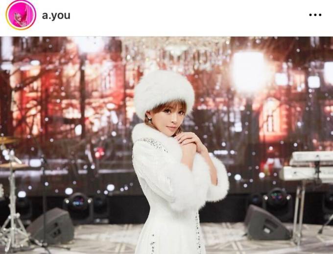 失神しそうだった”浜崎あゆみ、ふわふわ衣装SHOT公開＆レア選曲に大