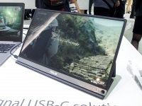 ASUS、MacBookとUSB Type-Cケーブル1本で接続するモバイルディスプレイ:COMPUTEX 2017