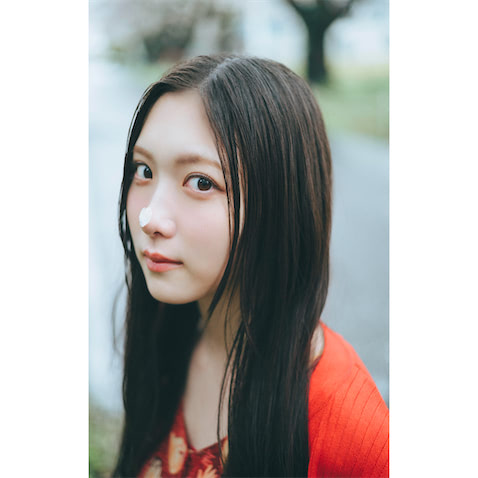 櫻坂46 谷口愛季が『blt graph.』初表紙、透明感きわ立つ幻想的な