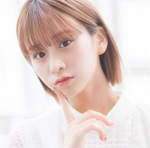 TikTokフォロワー230万人超え・金子みゆ、1st写真集の見どころは  