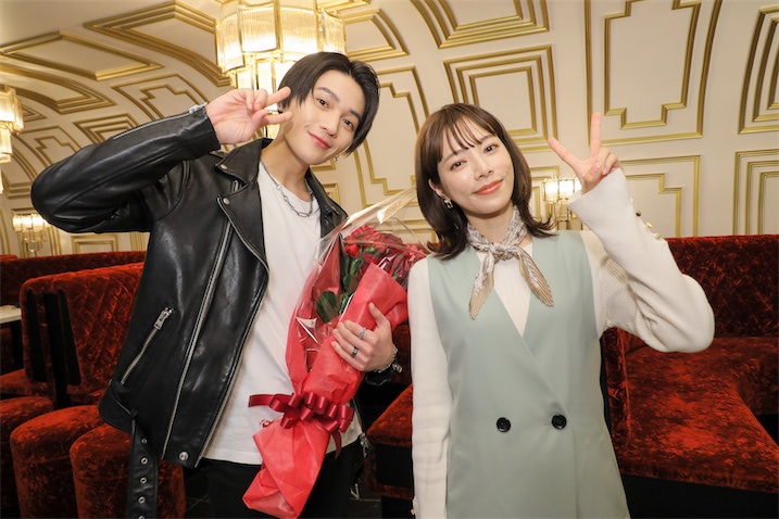 ホスト相続しちゃいました』八木勇征が桜井ユキからのバラに喜び、食欲