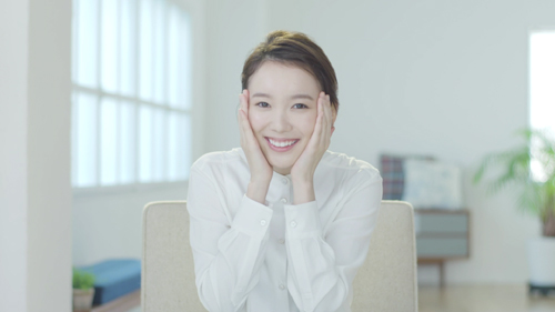 飯豊まりえ 素顔とフルメイク披露 メイク動画に初挑戦 19年2月27日 エキサイトニュース