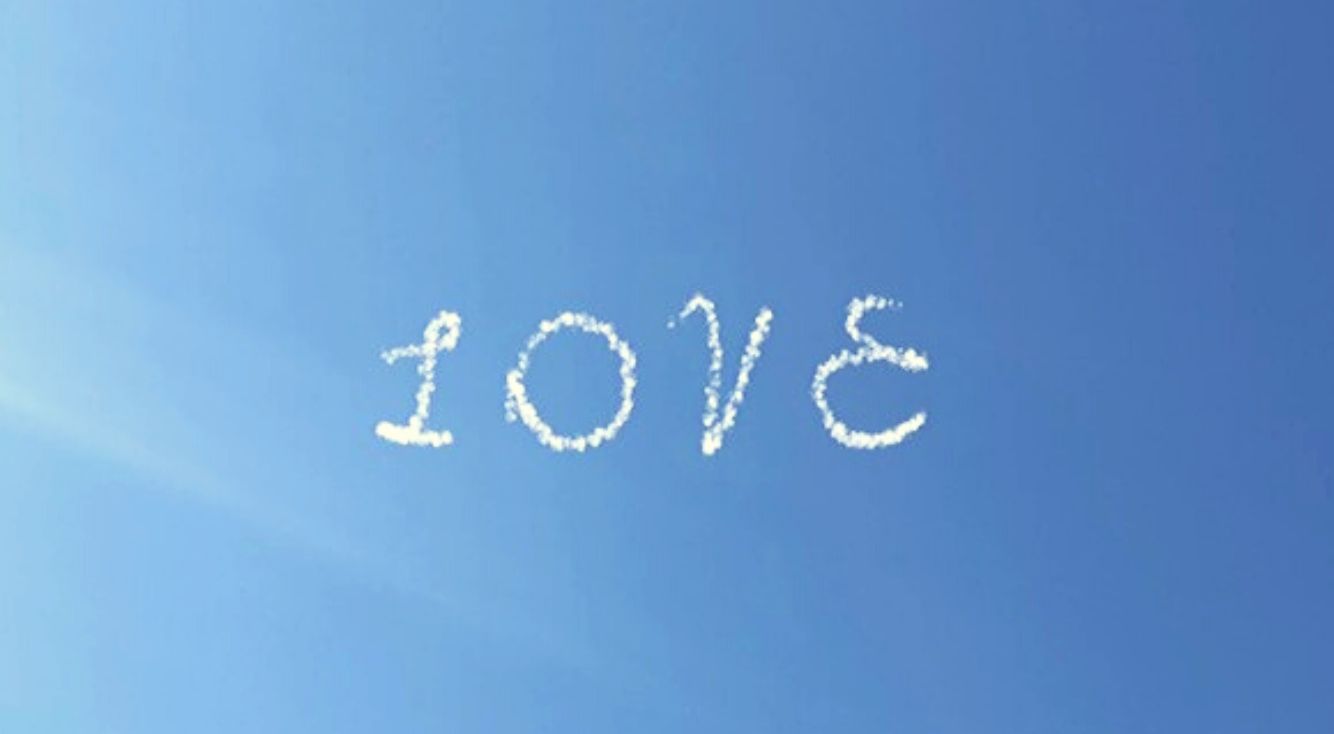 Skyletter スカイレター 空に飛行機雲で文字が書けるアプリ お洒落に思いを伝えよう 19年11月8日 エキサイトニュース