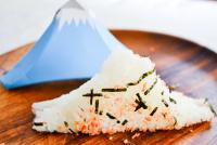 おにぎりをオリガミの感覚で握る！　建築家考案「オリニギリ」が面白い