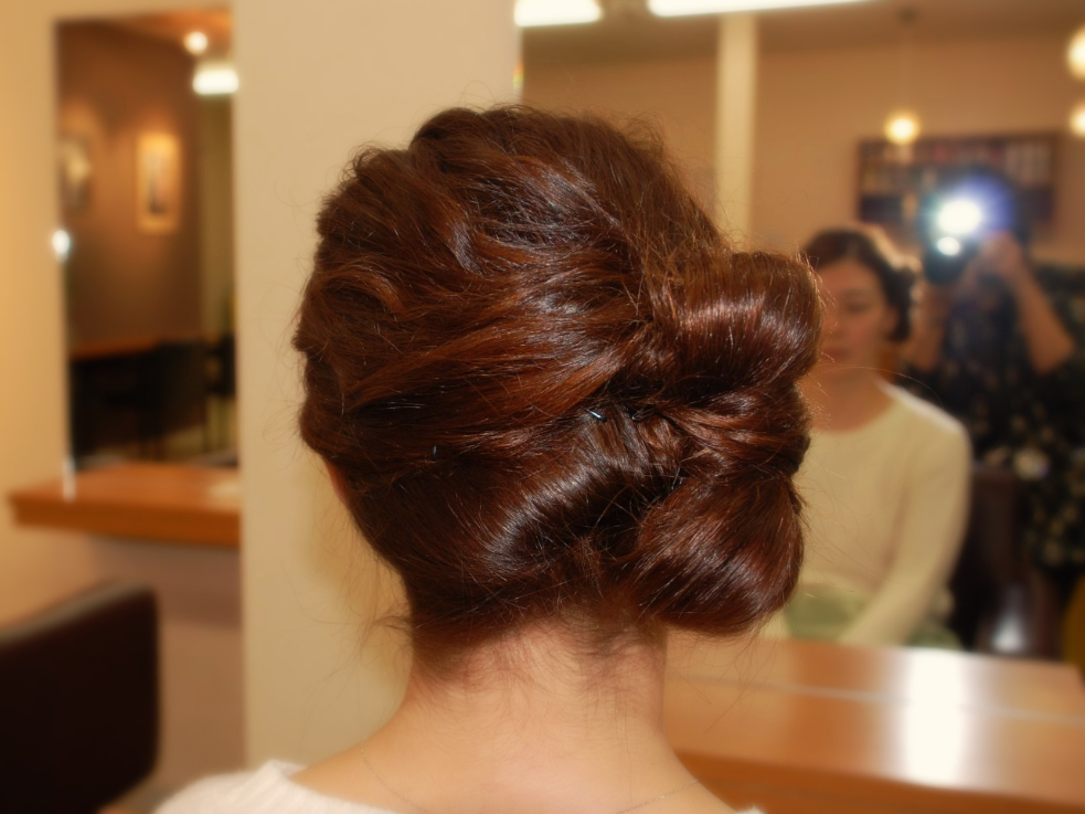 視線を独り占めするリボンヘアアレンジ サイドから見える地毛のリボンがカワイイ 17年3月8日 エキサイトニュース