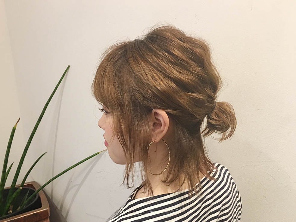 短めヘアさんにオススメ簡単オシャレなハーフアップシニヨン ヘアゴム１つでできる 17年10月10日 エキサイトニュース