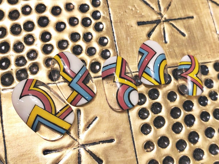 幾何学模様 ダマスク柄にクールカラー 人気アンティーク レトロネイルで大人ネイルを制する 18年1月1日 エキサイトニュース