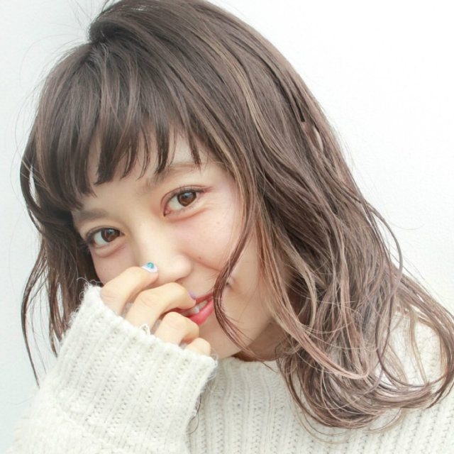 際立つ大人の透明感 ニュアンスを愉しむ 外国人風ハイライト でヘアカラー美人に 17年11月23日 エキサイトニュース