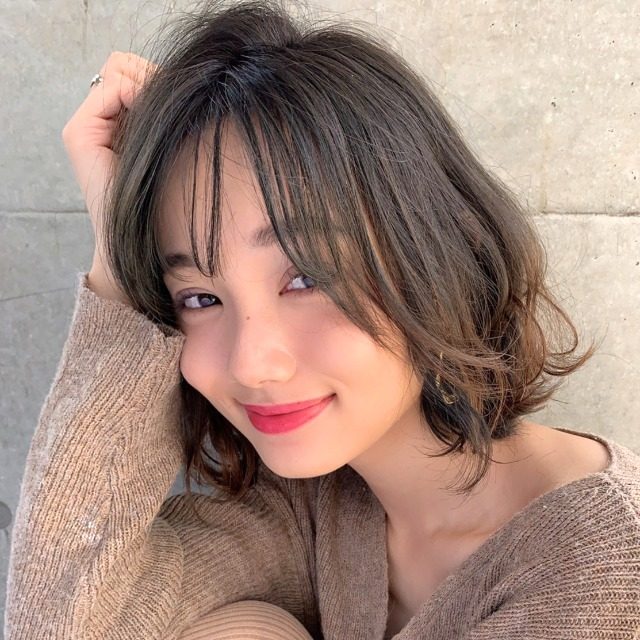 前髪 毛先ニュアンスが決め手 大人感高まる 最旬ミディアムヘア の愉しみ方 19年11月13日 エキサイトニュース