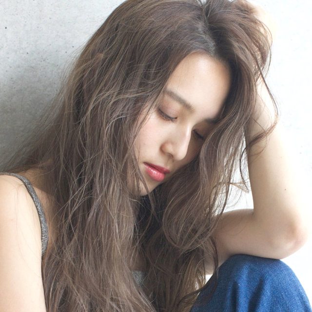 ナチュラルなクセ毛感がポイント 夏のロングヘアは ニュアンスパーマ でモテ度３割増しに 17年7月21日 エキサイトニュース