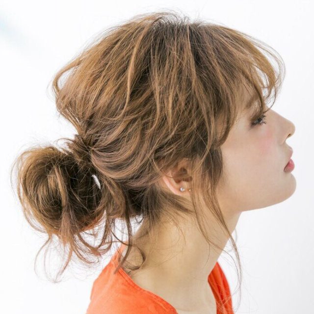 うなじ見せでフェミニン感倍増 簡単だから即マネできる シニヨン 上品ヘアアレンジ集 17年8月29日 エキサイトニュース