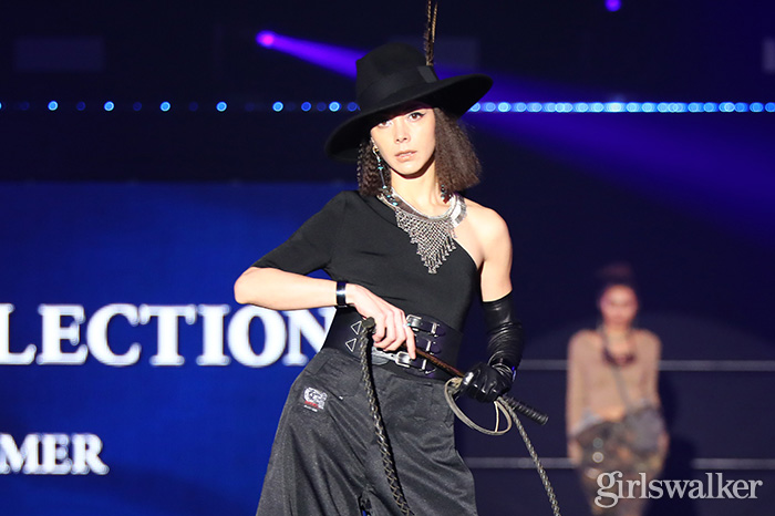 土屋アンナ ニッカボッカをモードに着こなし ワークマン女子 に 21年2月28日 エキサイトニュース